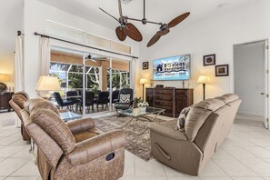 Smart TV - Waterfront Bliss with Heated Pool, Private Dock & Gulf Access – Lotus Cove (Cape Coral)