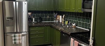 3 bedroom- Cozy Hamilton Townhouse