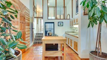 Micro-ondes, four, plaque de cuisson