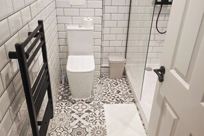 Hair dryer, towels - Charming 1-Bed Retreat with Patio: Cozy and Central (East Sussex)