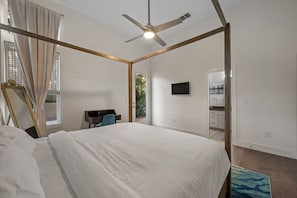 3 bedrooms, desk, iron/ironing board, free WiFi