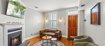 Historic Old Town 3BR • Walk to Metro & Free Parking