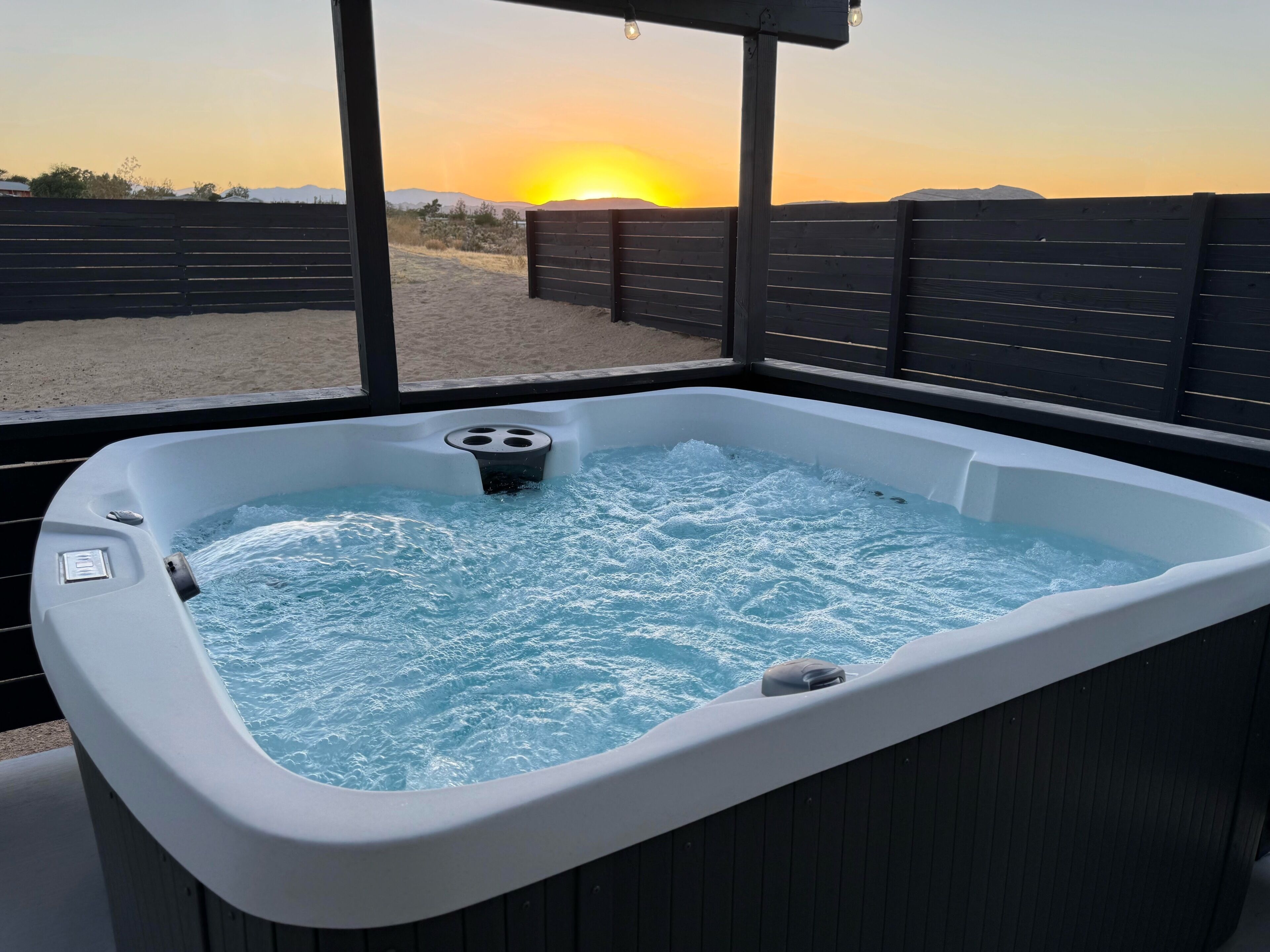 Jacuzzi amb vista al capvespre.