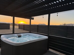 Bañera de hidromasaje al aire libre