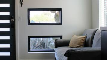 Een smart-tv en een open haard