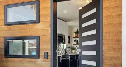 Modern 2-Story Tiny Home w/ Hot Tub, BBQ & Balcony