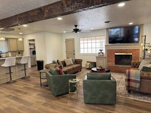 Smart TV, fireplace