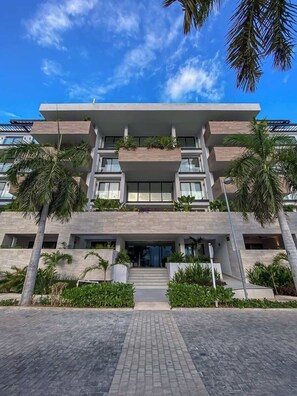 Exterior - Exclusive in Puerto Cancun with Rooftop and Pool (Cancún)