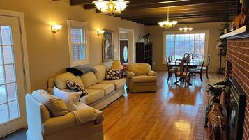 Televisie en een open haard