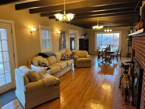 TV, fireplace