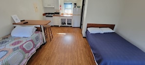 1 bedroom, bed sheets