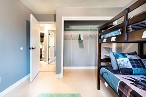 4 habitaciones, escritorio, cuna de viaje y wifi