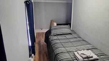 4 slaapkamers, een strijkplank/strijkijzer, gratis wifi, beddengoed