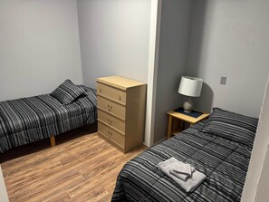 4 chambres, fer et planche à repasser, accès au Wi-Fi (inclus)
