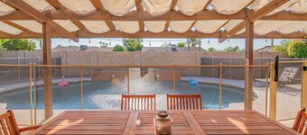 Scottsdale Oasis: Pool, Hot Tub & Family Fun Awaits!