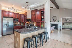 Microondas, horno, parrilla de estufa y lavavajillas