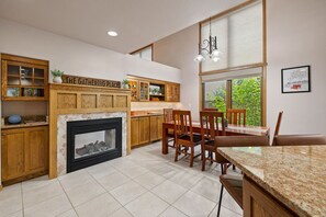 Dining - Black Hills Executive Estate (Rapid City)