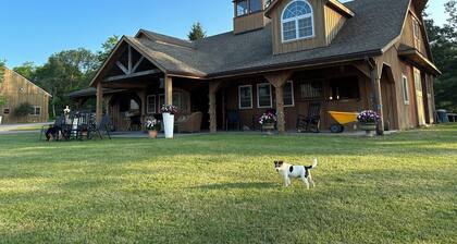 6418 Cottage: Charming 2BR Farm Stay Minutes from Dreams Park