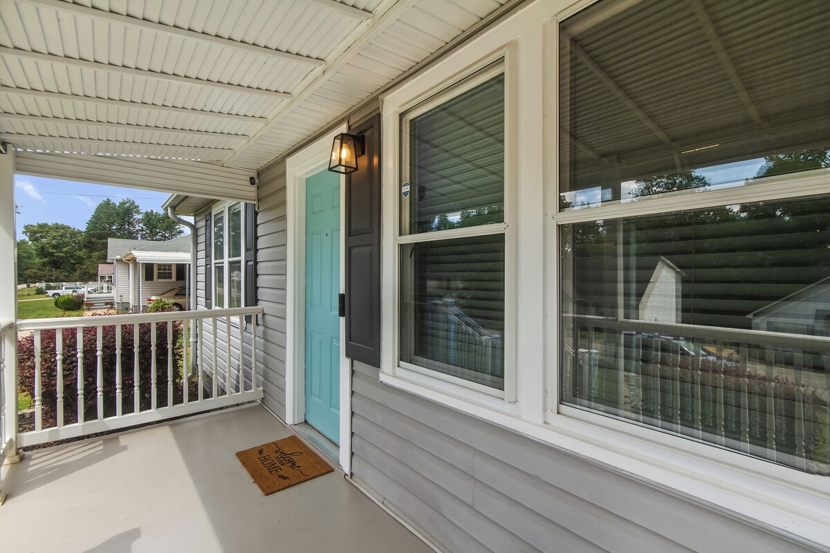 Photo 3 of Dreamy 2BR retreat in Greer—charming, cozy, romantic, & pet-friendly!
