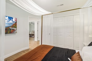 2 soverom, strykejern/-brett, reiseseng for barn og wi-fi (inkludert)