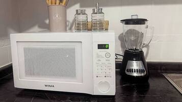 House, 3 Bedrooms | Coffee and/or coffee maker