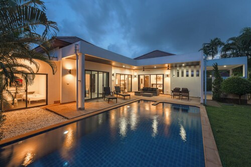 4Br Near Pier Private Pool & Garden V246