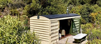 The Box Car (Outdoor Private Bath)