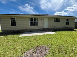 Exterior - Peaceful & Spacious Family Home (Savannah)