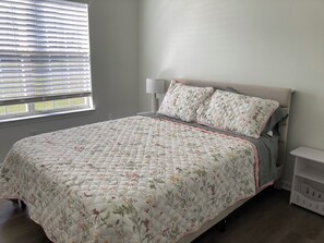 3 bedrooms, free WiFi, bed sheets - Peaceful & Spacious Family Home (Savannah)