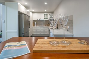 Mikrovågsugn, ugn, spishäll och diskmaskin