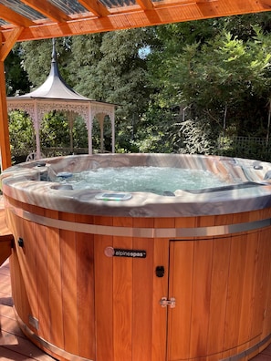 Bain à remous extérieur