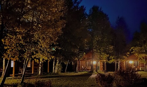 Enjoyable 1-bedroom “Mallard” Log Cabin in Ririe