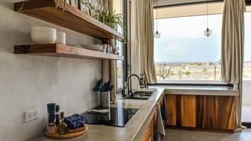 Réfrigérateur, plaque de cuisson, cafetière/bouilloire