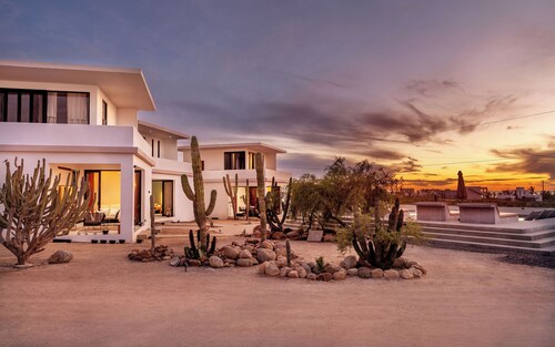 Trendy studio with incredible ocean views, Las Tunas