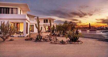 Trendy studio with incredible ocean views, Las Tunas