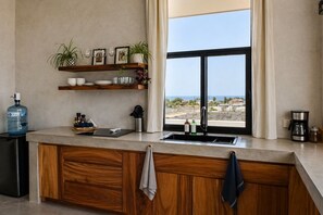 Stovetop, coffee/tea maker, cookware/dishes/utensils, spices - Trendy studio with incredible ocean views (Todos Santos)
