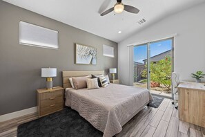 3 chambres, bureau, fer et planche à repasser, lit parapluie