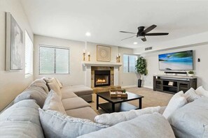 Smart TV, fireplace - Kierland Palms-Pool & Spa-Near Kierland Commons (Scottsdale)