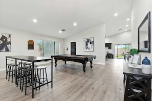 A spacious room with a pool table, bar stools, and a dining table. - Kierland Palms-Pool & Spa-Near Kierland Commons (Scottsdale)