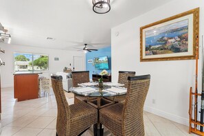 Dining - Cozy Coastal Holiday Hideaway (Jupiter)