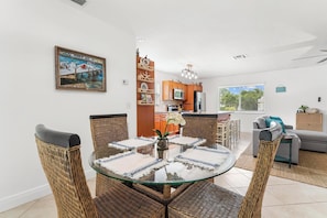 Dining - Cozy Coastal Holiday Hideaway (Jupiter)