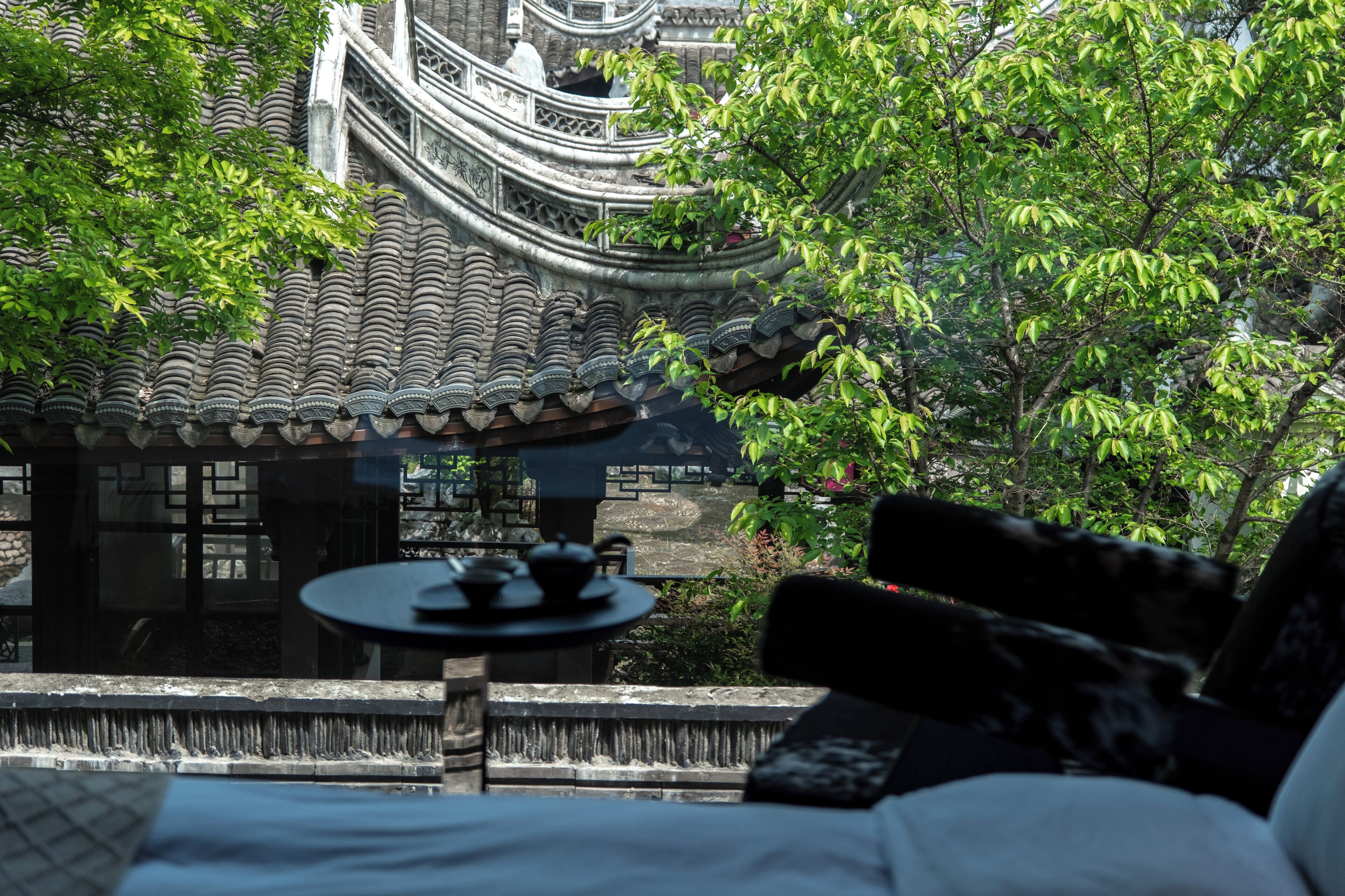 Desk, laptop workspace, free WiFi