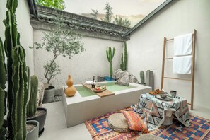 Standard-Doppelzimmer, Blick auf den Innenhof