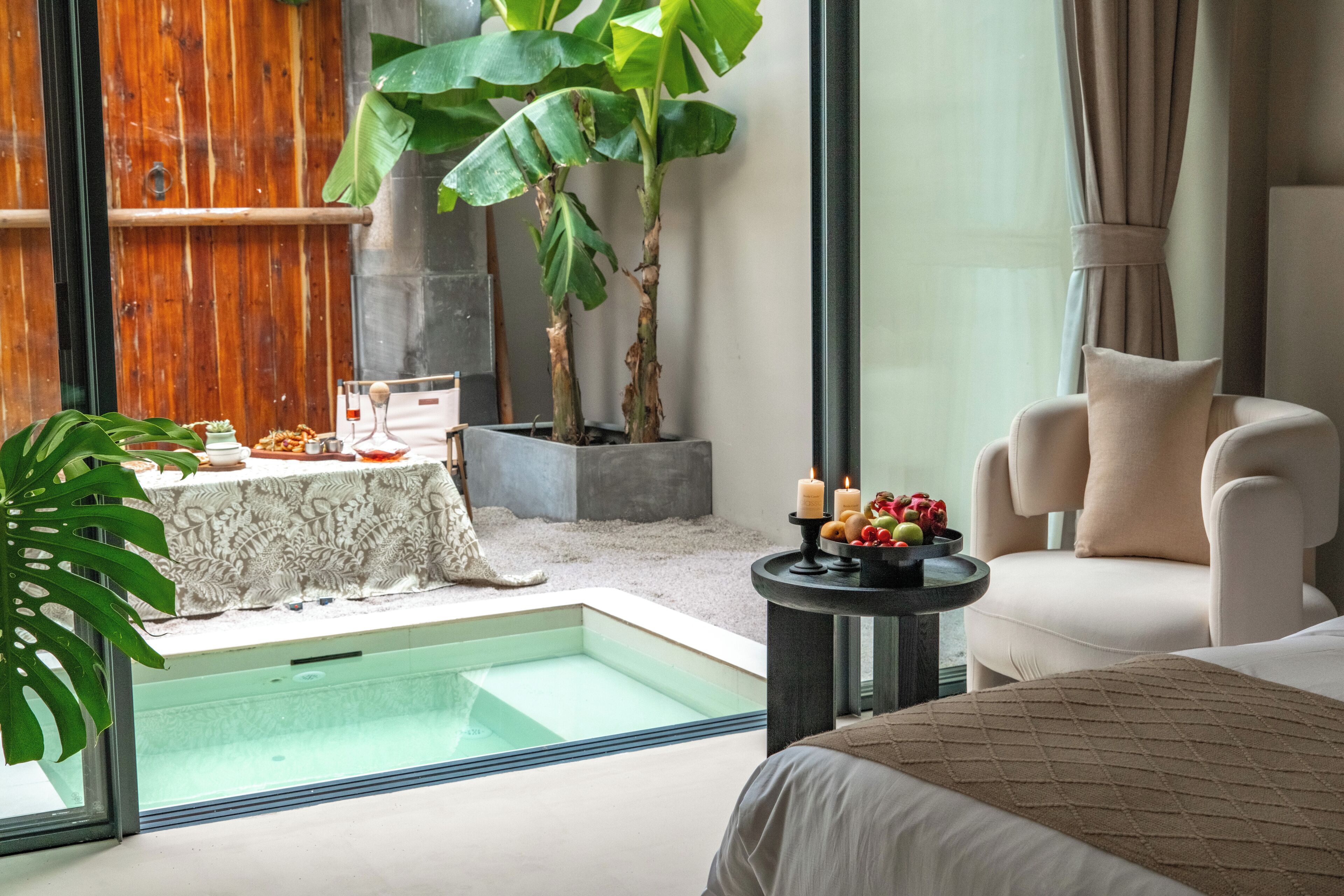 Deluxe Double Room, Courtyard View | Desk, laptop workspace, free WiFi