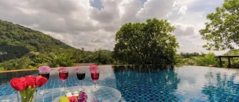 Kolam renang outdoor