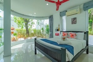 Cribs/infant beds