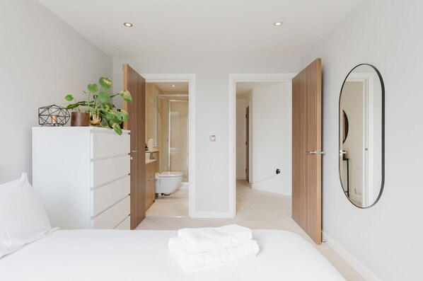 2 chambres, fer et planche à repasser, Wi-Fi, draps fournis