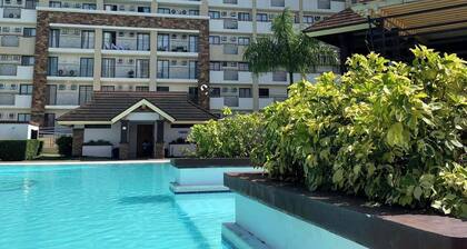 7F Cozy 2BR Condo - Central Location