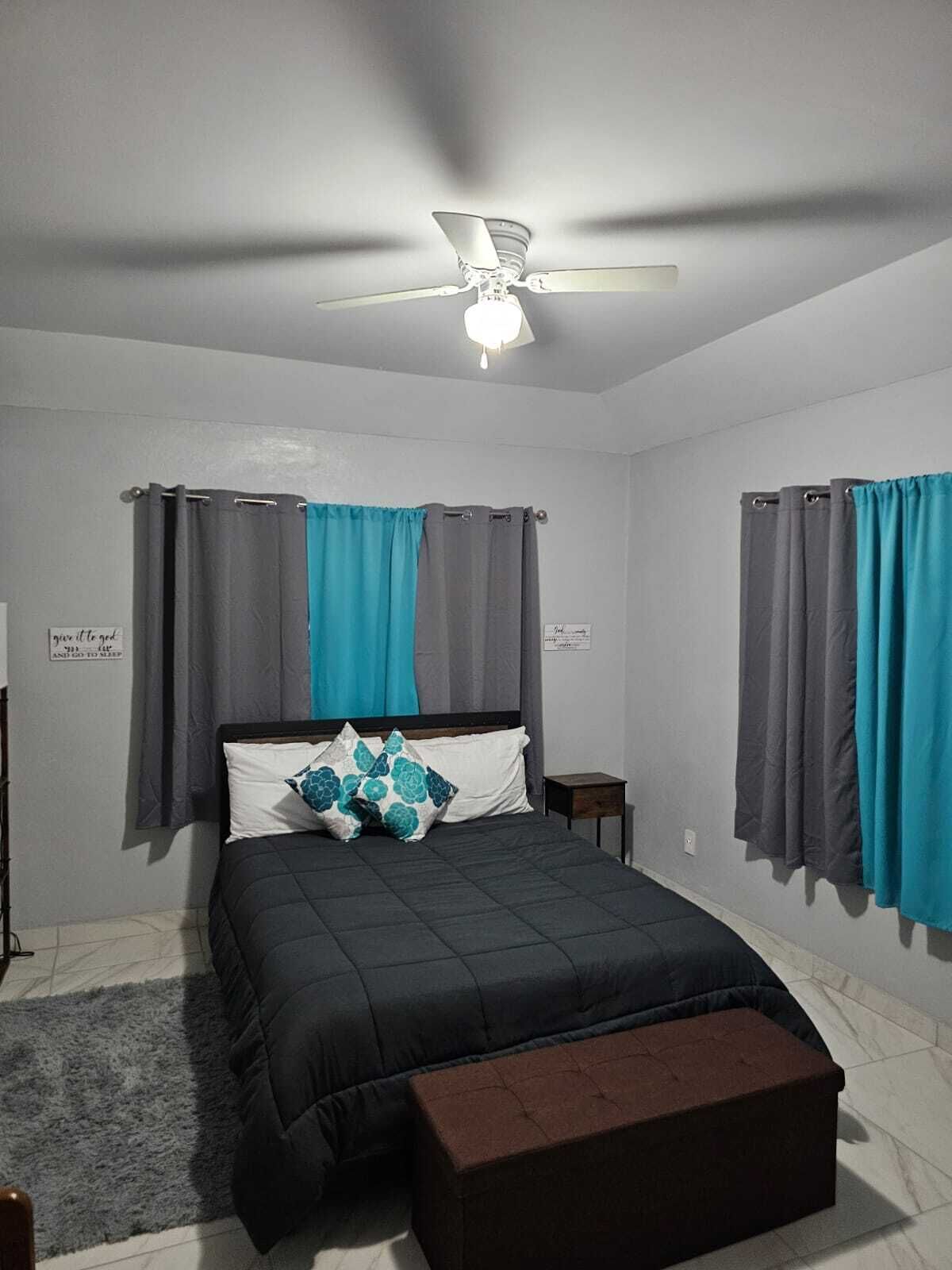 Ferros/tábuas de passar roupa, Wi-Fi, roupa de cama