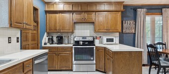 Spacious House - Fire Pit- Pool Table -Arcade Games- Sleeps up to 16